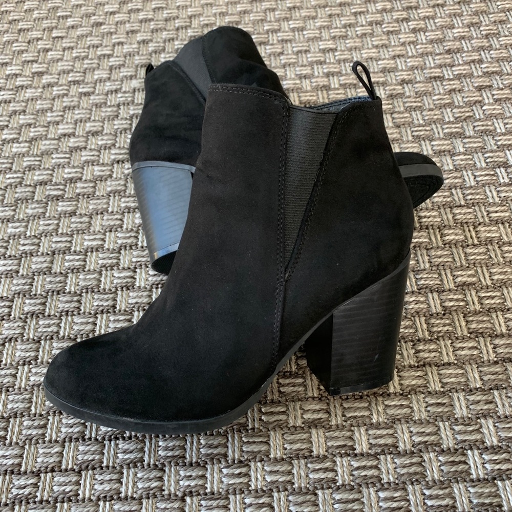 Express ankle booties in black